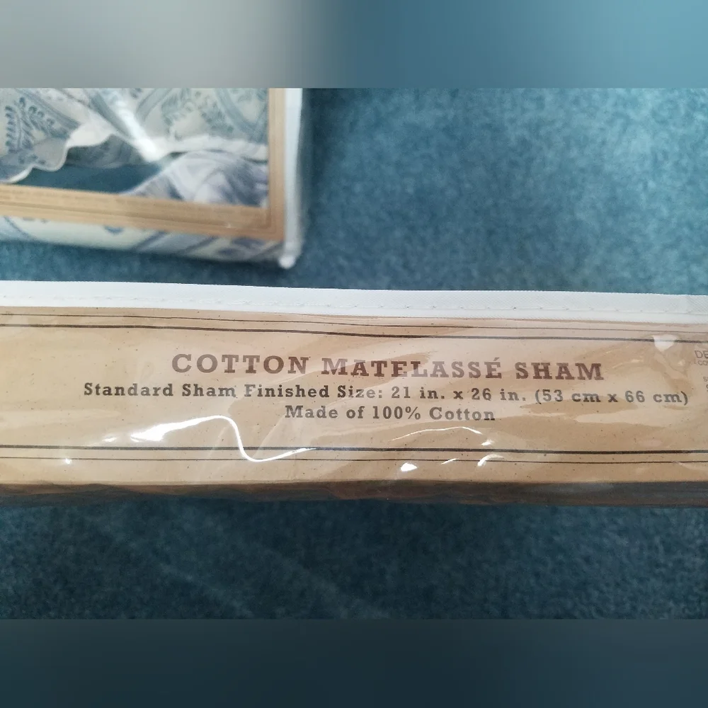1 King Cotton Matelassé Coverlet and 2 Cotton Matelassé Coverlet Shams